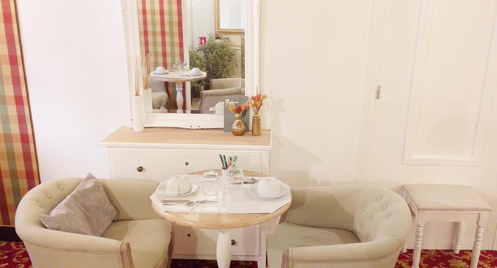 Posezení v ubytování Hôtel Le Chantilly