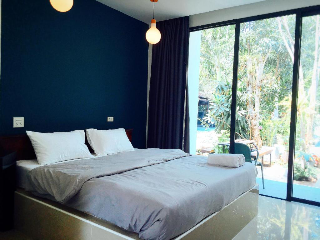 Postel nebo postele na pokoji v ubytování Petchngam Home Resort