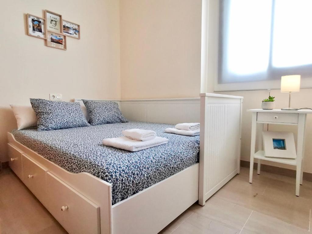 Łóżko lub łóżka w pokoju w obiekcie Teodosio Apartment FREE PARKING & CENTRAL AC