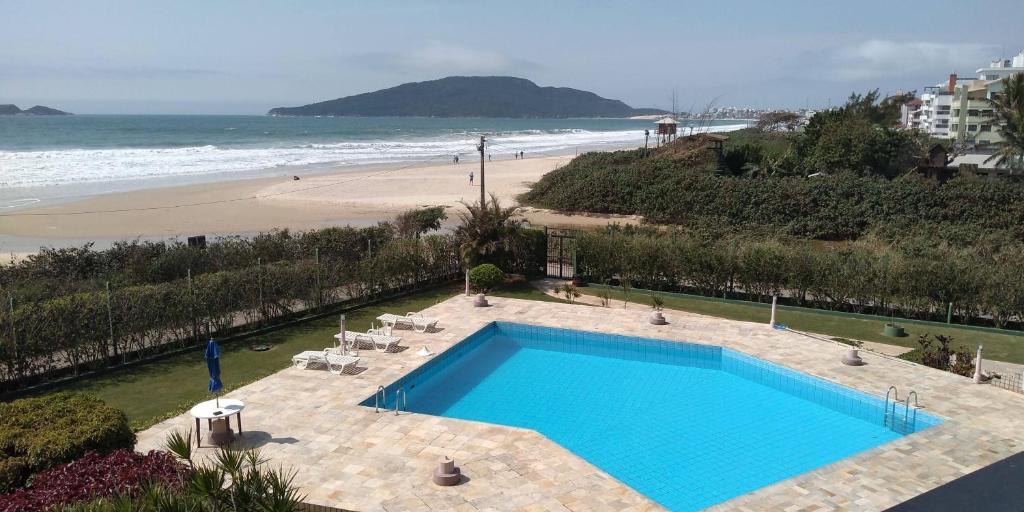  APARTAMENTO BEIRA MAR PÉ NA AREIA