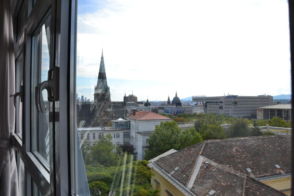 Nespecifikovaný výhled na destinaci Vídeň nebo výhled na město při pohledu z hotelu