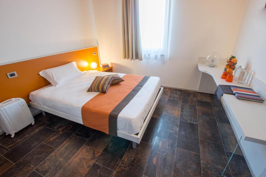 Postel nebo postele na pokoji v ubytování Casanova Inn