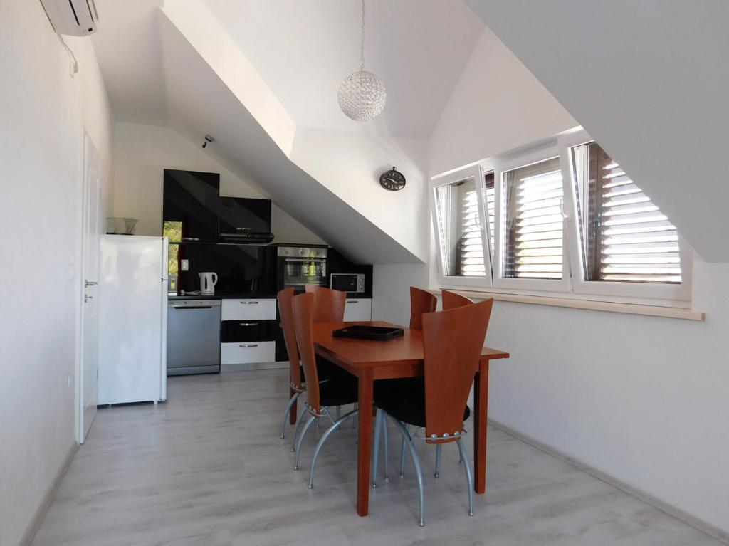 a kitchen and dining room with a table and chairs at Villa Renata - Apartment Bijeli in Povlja