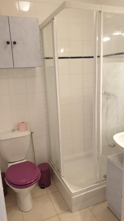 Koupelna v ubytování Les studios vue mer Le Matlo