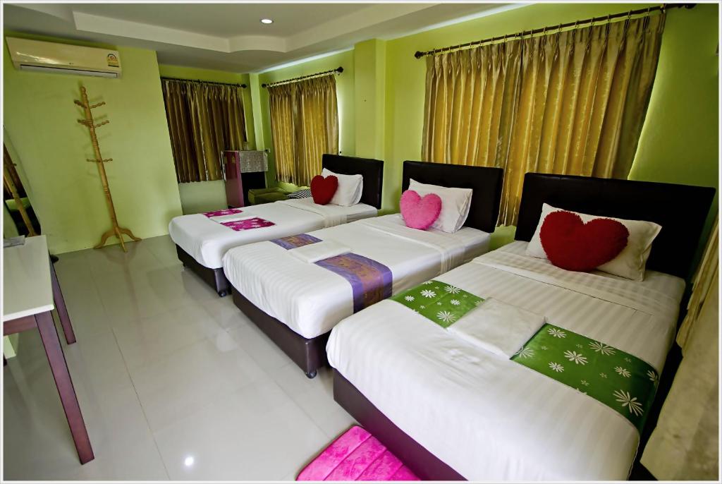 Postel nebo postele na pokoji v ubytování บ้านทิพรัตน์ สัตหีบ