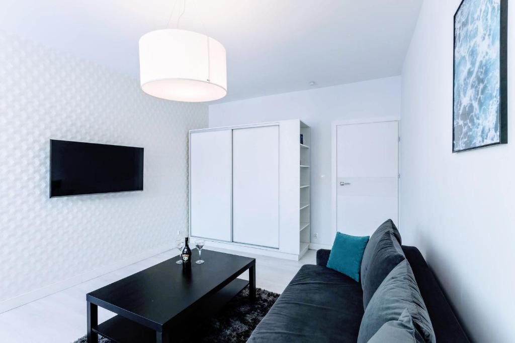 Telewizja i/lub zestaw kina domowego w obiekcie Apartment Kuźnicza Wroclaw Old Town