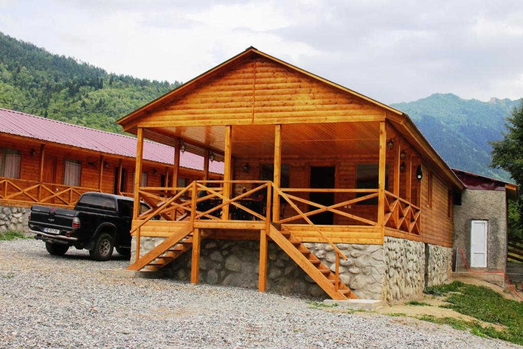 Nespecifikovaný výhled na hory nebo výhled na hory při pohledu z hotelu