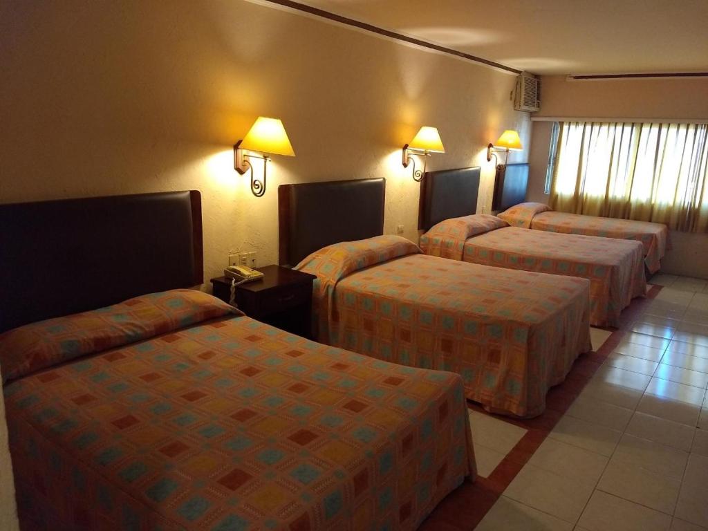 Postel nebo postele na pokoji v ubytování Hotel Acuario de Veracruz