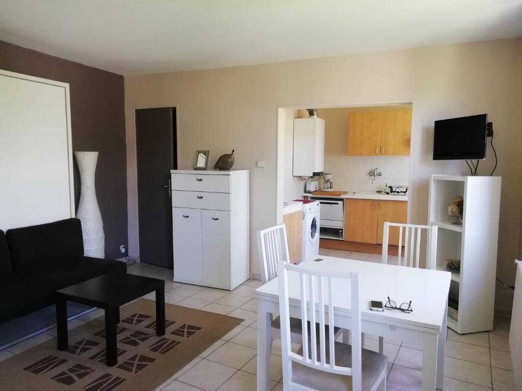 Le MAELY, studio au calme, centre de Honfleur (linge fourni) - Apartment