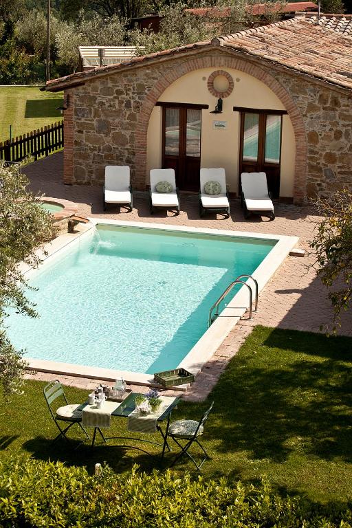 Bazén v ubytování Agriturismo Ripaiani nebo v jeho okolí