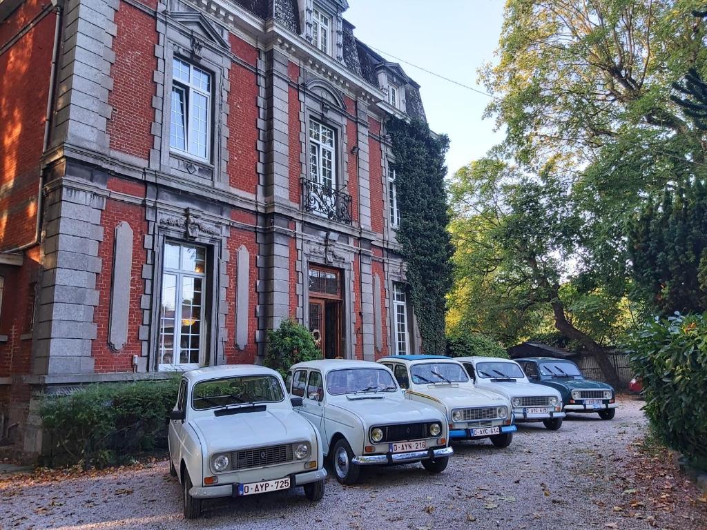 Galeriebild der Unterkunft Château Lambert Moulinsart Hotel, shuttle airport, long term parking, snooker, large terrasse, dinner, breakfast in Charleroi