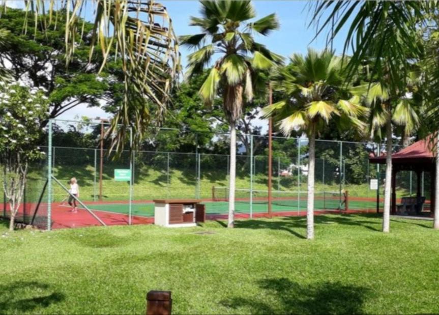 Tenis a/nebo squash v ubytování P146A13 - Eden Island Self Catering Apartment Self Check In nebo okolí