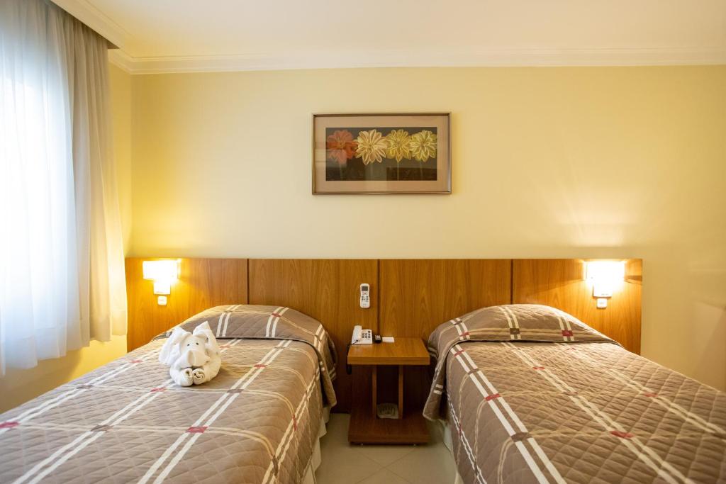 Postel nebo postele na pokoji v ubytování Barbur Center Hotel