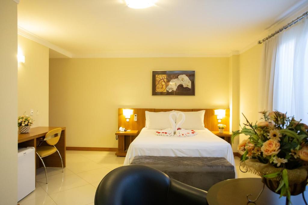 Postel nebo postele na pokoji v ubytování Barbur Center Hotel