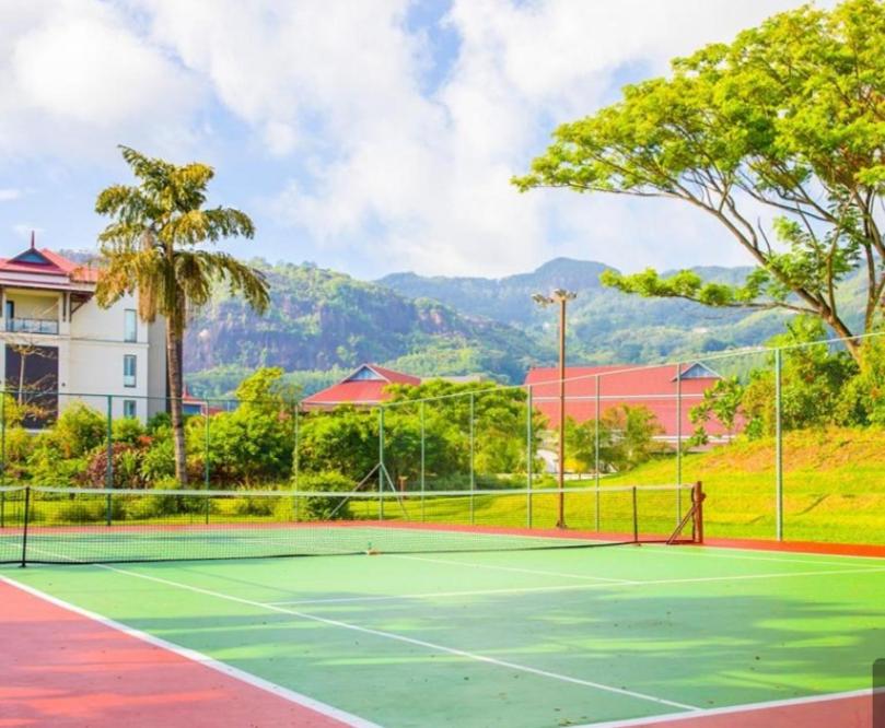 Tenis a/nebo squash v ubytování P146A13 - Eden Island Self Catering Apartment Self Check In nebo okolí
