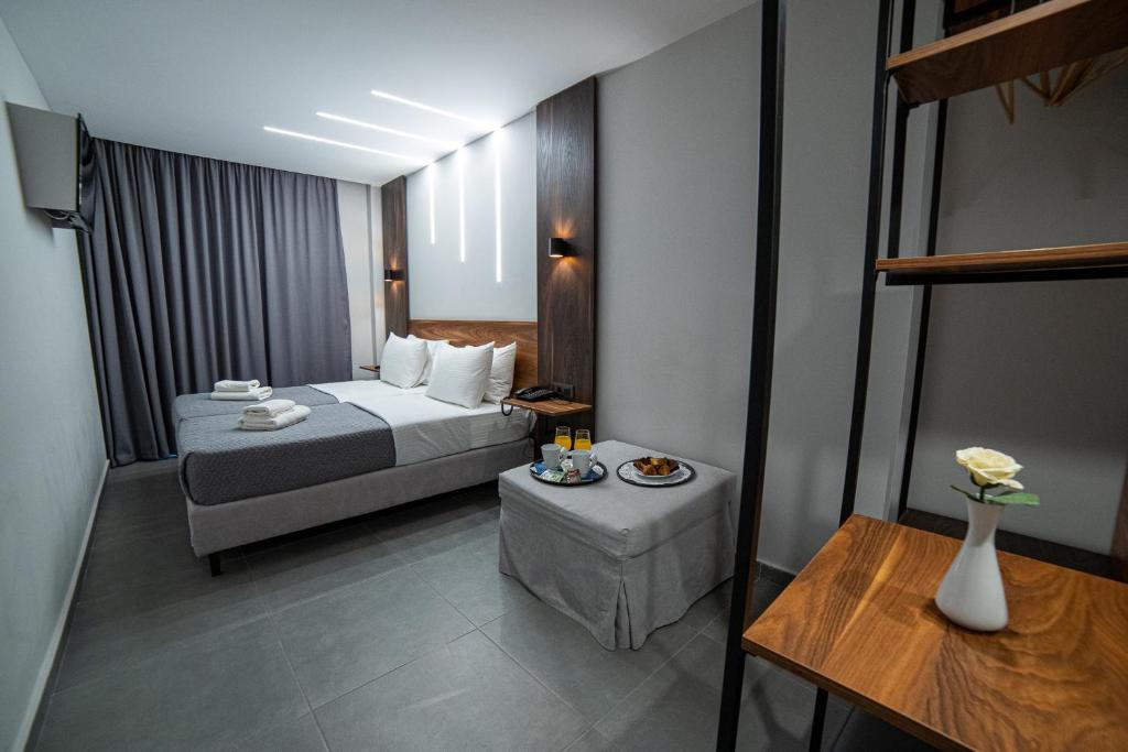 Postel nebo postele na pokoji v ubytování Argo Hotel Piraeus