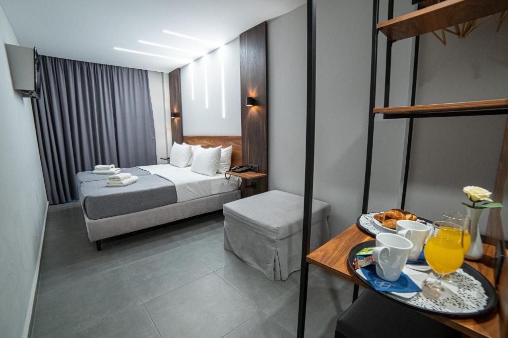 Postel nebo postele na pokoji v ubytování Argo Hotel Piraeus