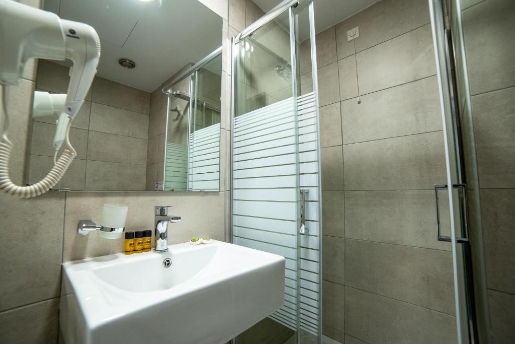Koupelna v ubytování Argo Hotel Piraeus
