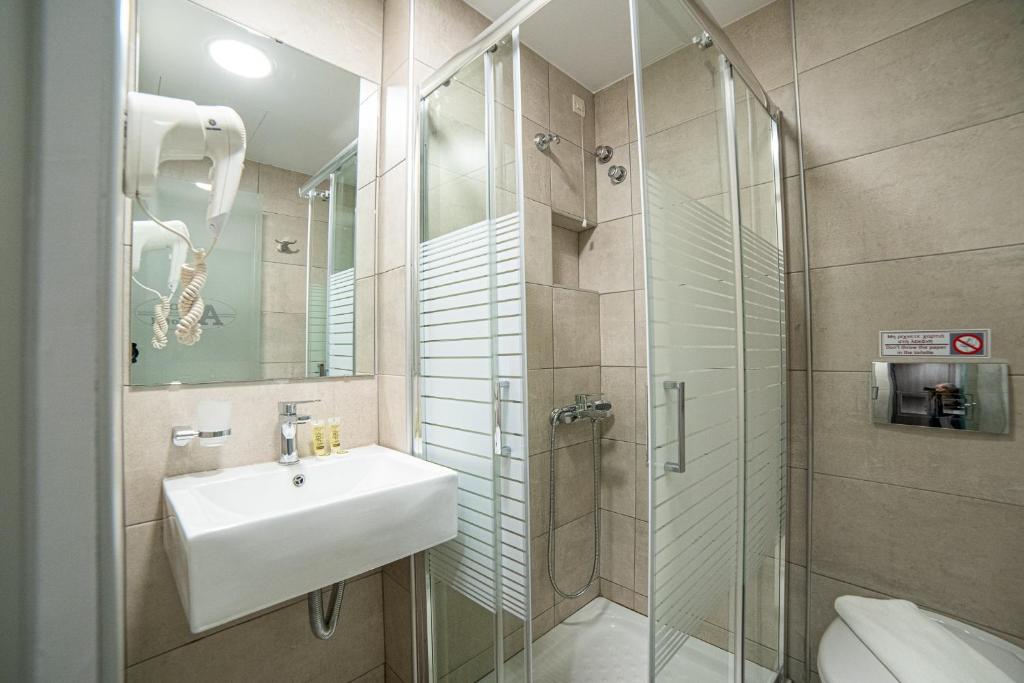 Koupelna v ubytování Argo Hotel Piraeus