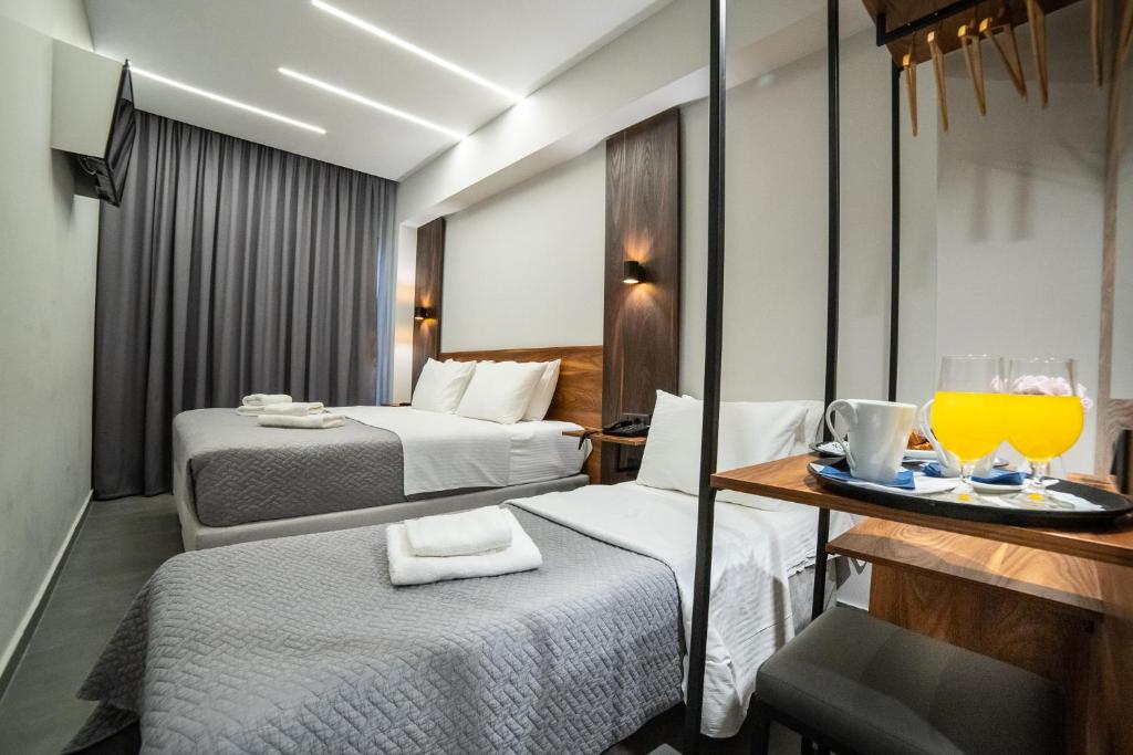Postel nebo postele na pokoji v ubytování Argo Hotel Piraeus