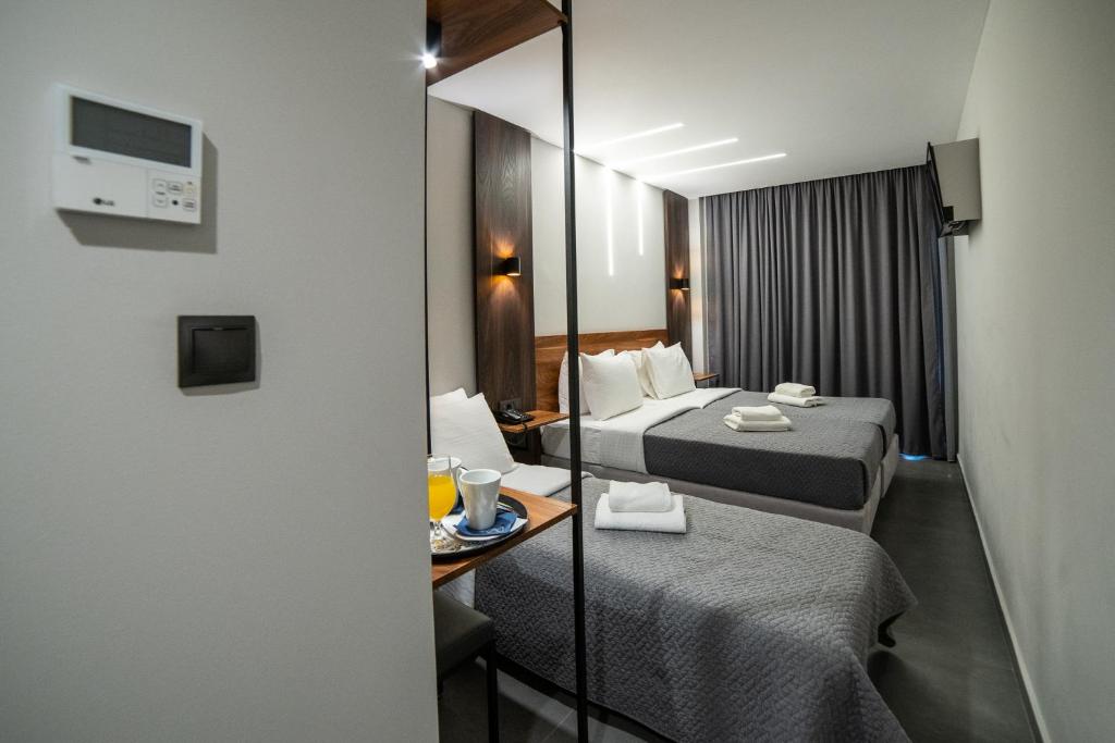 Postel nebo postele na pokoji v ubytování Argo Hotel Piraeus