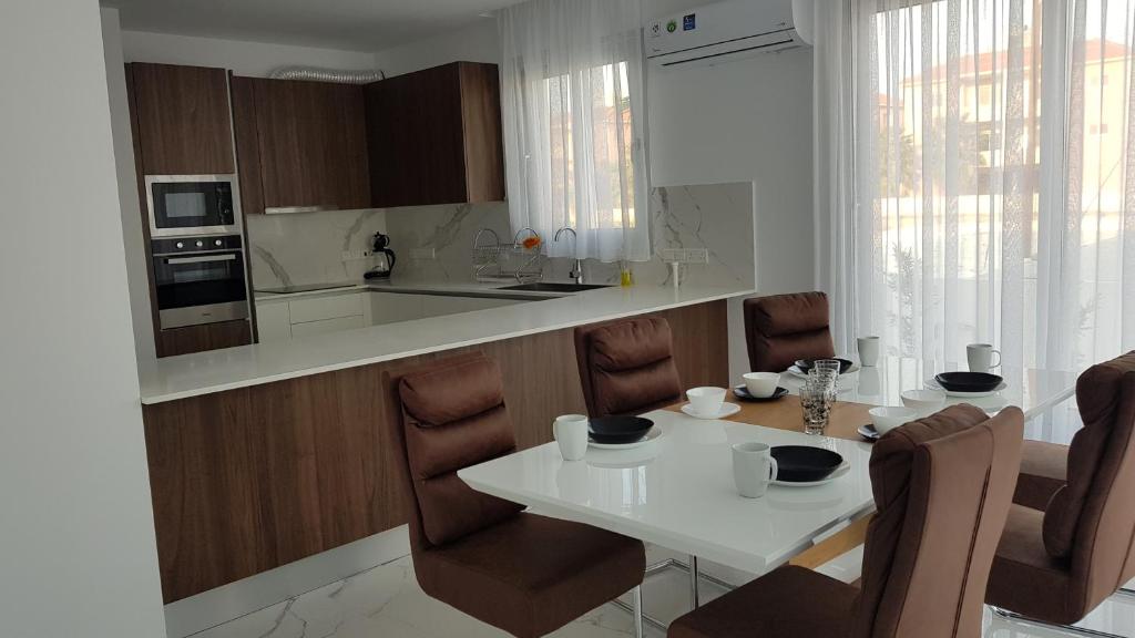 Kuchyň nebo kuchyňský kout v ubytování Mobina Villas