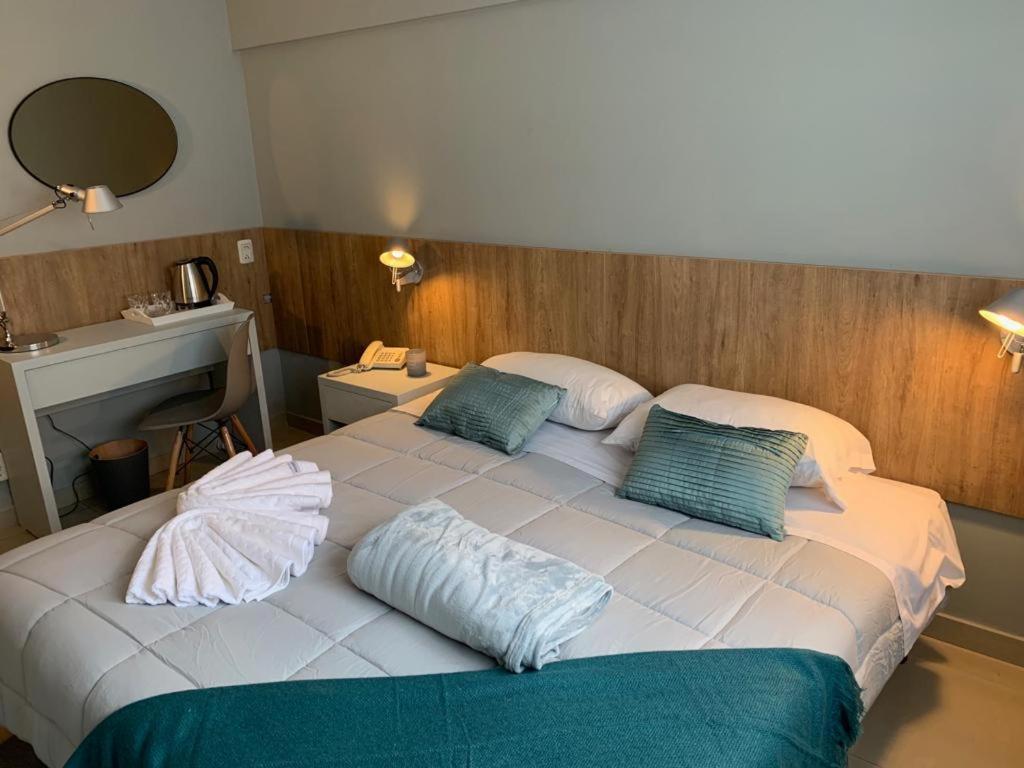 Postel nebo postele na pokoji v ubytování Urbano Hotel