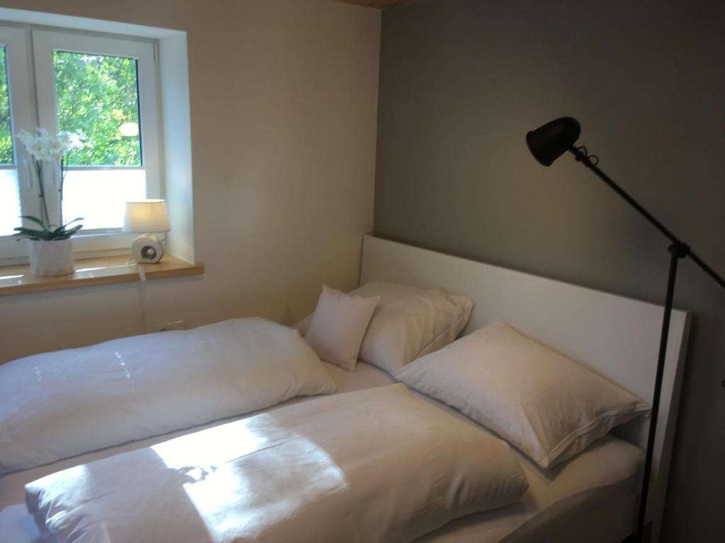 Postel nebo postele na pokoji v ubytování Wohnung in zentraler Lage im Rheintal