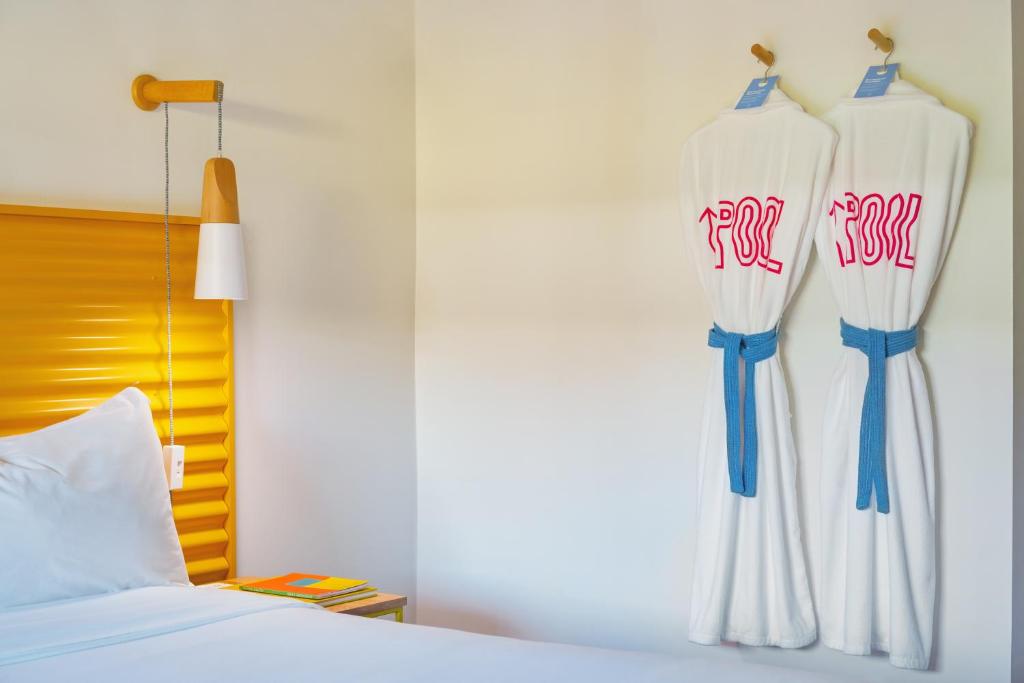 The Saguaro Palm Springs - Queen Room Met Twee Queensize Bedden Met Uitzicht Op Het Zwembad - Begane Grond