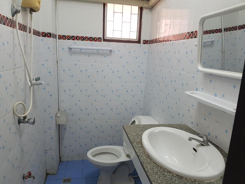 a bathroom with a sink and a toilet at Ban Wiang Guest House in Chiang Mai