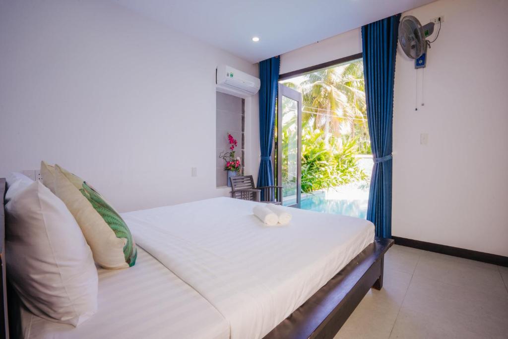 Postel nebo postele na pokoji v ubytování Hoi An Lotus Aroma Villa
