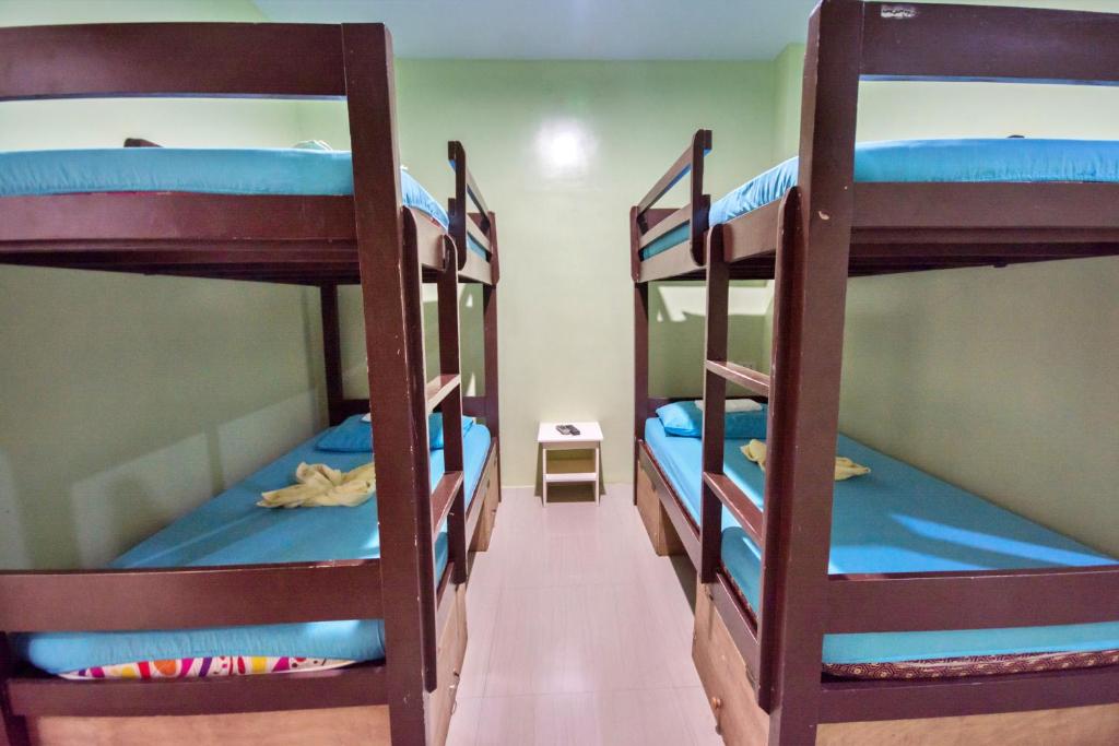 Postel nebo postele na pokoji v ubytování Boracay Backpackers