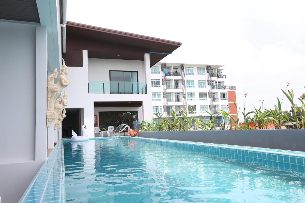 Bazén v ubytování The Thames Pool Access Resort & Villa - SHA Extra Plus nebo v jeho okolí