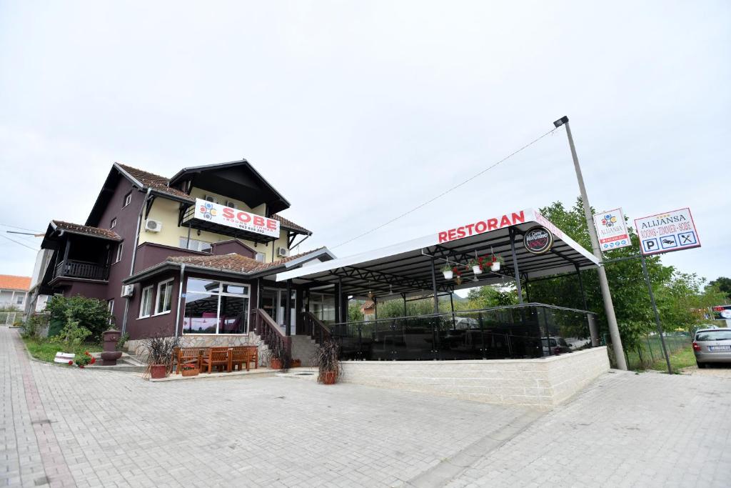 Budova, kde se hotel nachází