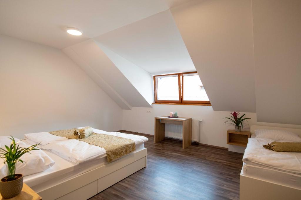 Postel nebo postele na pokoji v ubytování Guesthouse Stari Mayr