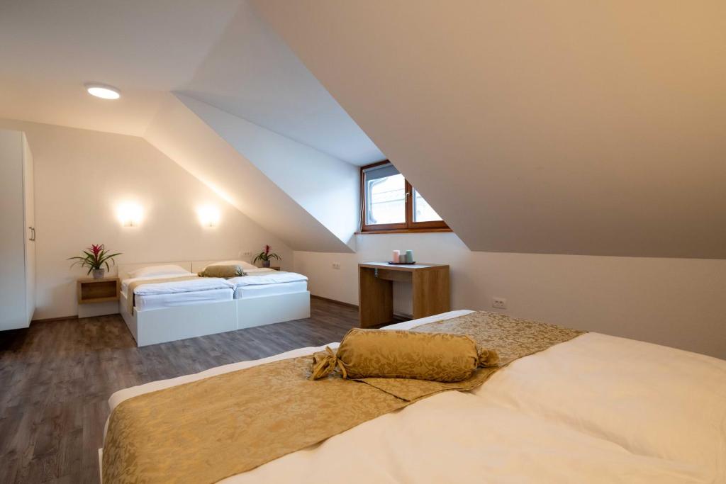 Postel nebo postele na pokoji v ubytování Guesthouse Stari Mayr