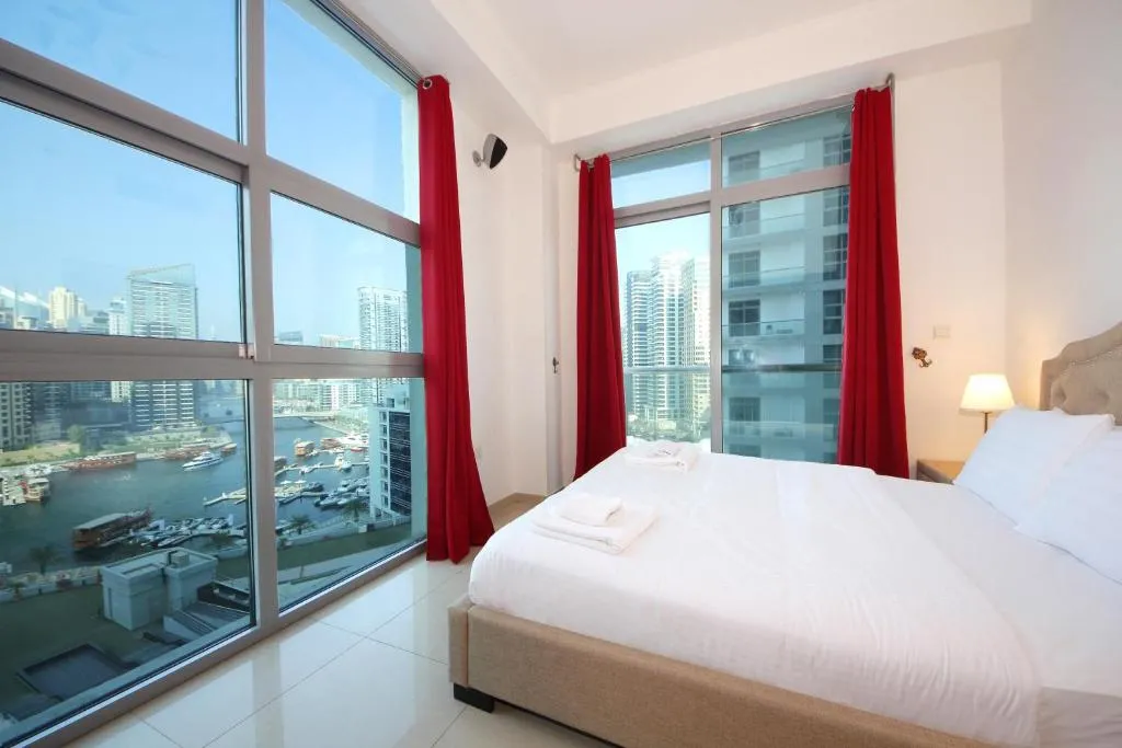 Signature Holiday Homes - Luxury 2 Bedroom Apartment Marina DEC Tower, Alantos, United Arab Emirates