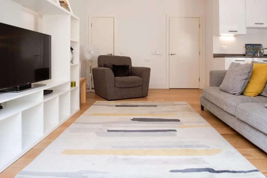 Modern 3 Bedroom Ground Floor Flat Near Finsbury Park, Londra, Marea Britanie