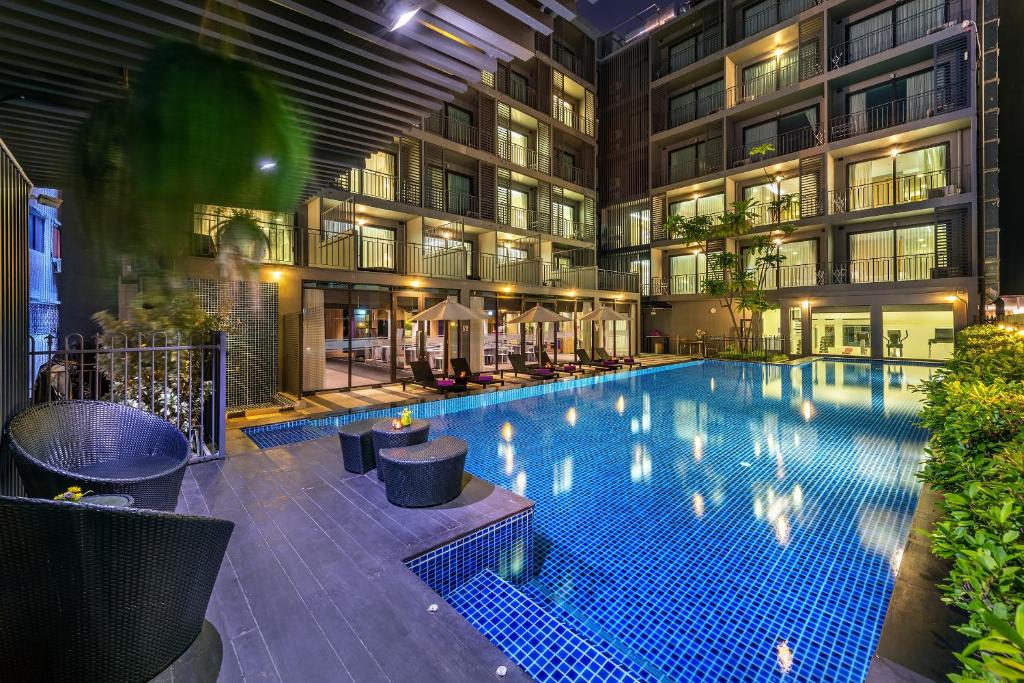 สระว่ายน้ำที่อยู่ใกล้ ๆ หรือใน PLAAI Prime Hotel Rayong SHA Extra Plus