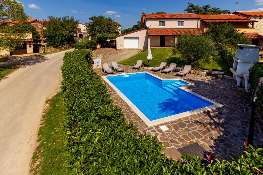 Bazén v ubytovaní Villa Nina with Private pool near Poreč alebo v jeho blízkosti