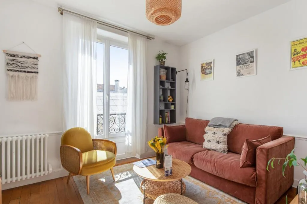 Cozy flat in Paris near Bastille Republique and Père Lachaise - Welkeys, Paris, Franţa