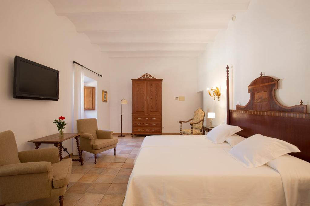 Postel nebo postele na pokoji v ubytování Hotel Son Cosmet