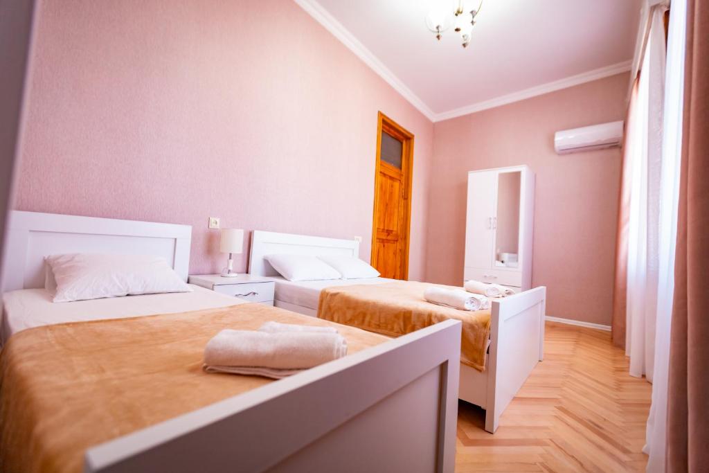 Postel nebo postele na pokoji v ubytování Boutique Hotel Talaveri In Telavi