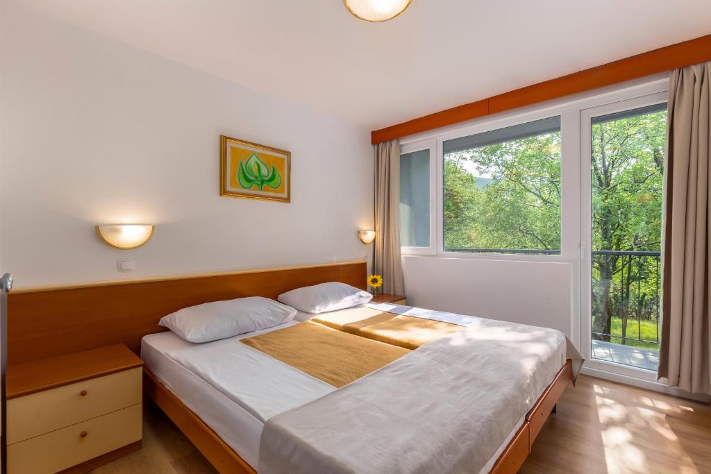 Postel nebo postele na pokoji v ubytování Holiday Resort Kačjak