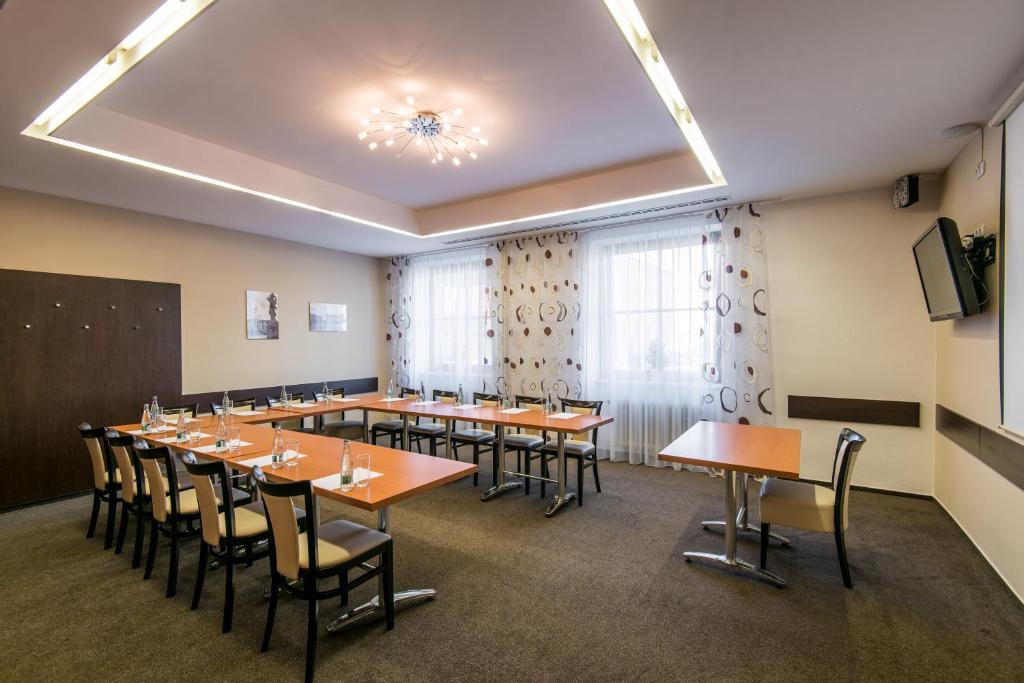 TV a/nebo společenská místnost v ubytování Hotel Grand