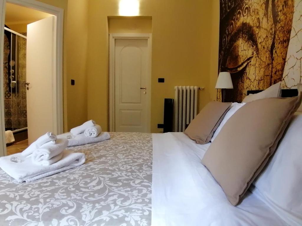 Postel nebo postele na pokoji v ubytování Domus La Foce Hotel