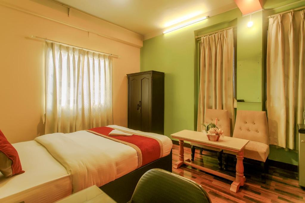 Postel nebo postele na pokoji v ubytování Hotel Nepalaya