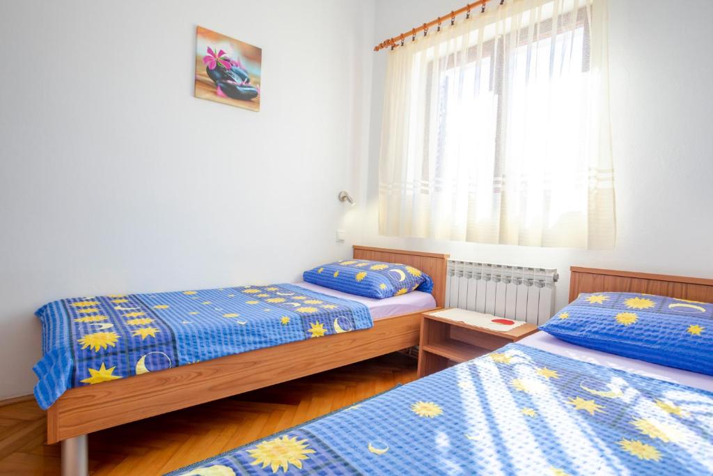 Postel nebo postele na pokoji v ubytování Apartments Belavic by El-Pi Tours