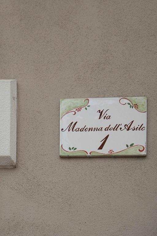 Certifikát, hodnocení, plakát nebo jiný dokument vystavený v ubytování MaisonMe