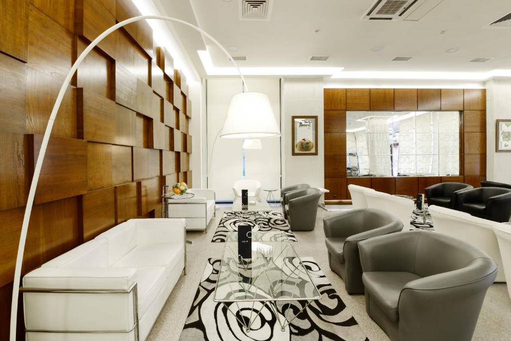 Posezení v ubytování Opera Suite Hotel